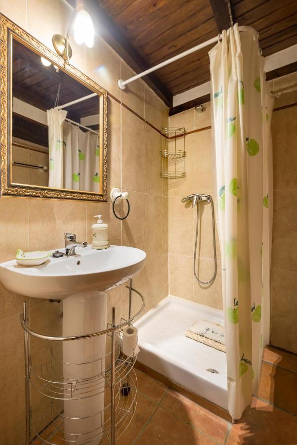 Casa Petra Apartment มิรานดา เดล กัสตาญาร์ ภายนอก รูปภาพ
